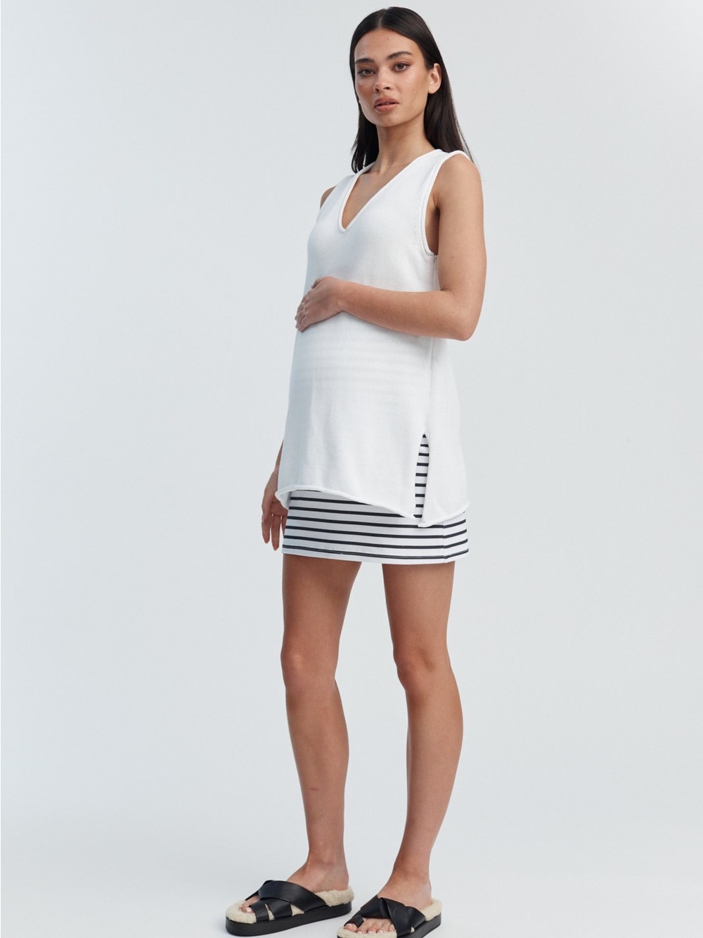 Légoe Heritage White V-Neck Sleeveless Tank